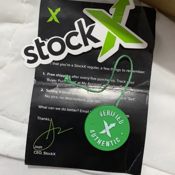 yeezy 350 v2 glow - Picture 3 of 4